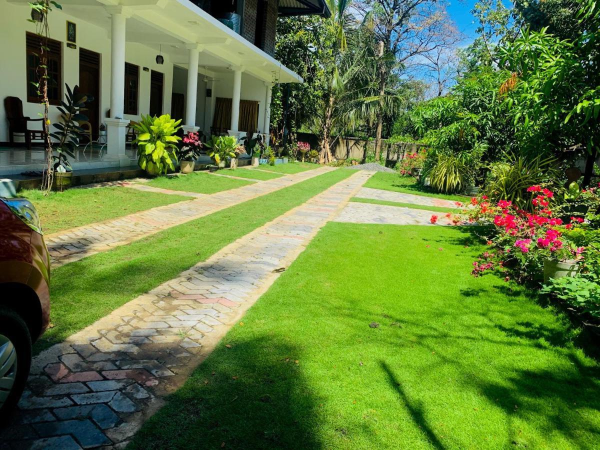 Geethani Tourist Home Polonnaruwa Ngoại thất bức ảnh
